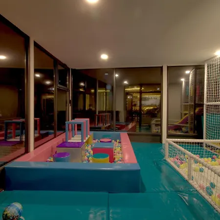 Kompleks Binis Aparthotel